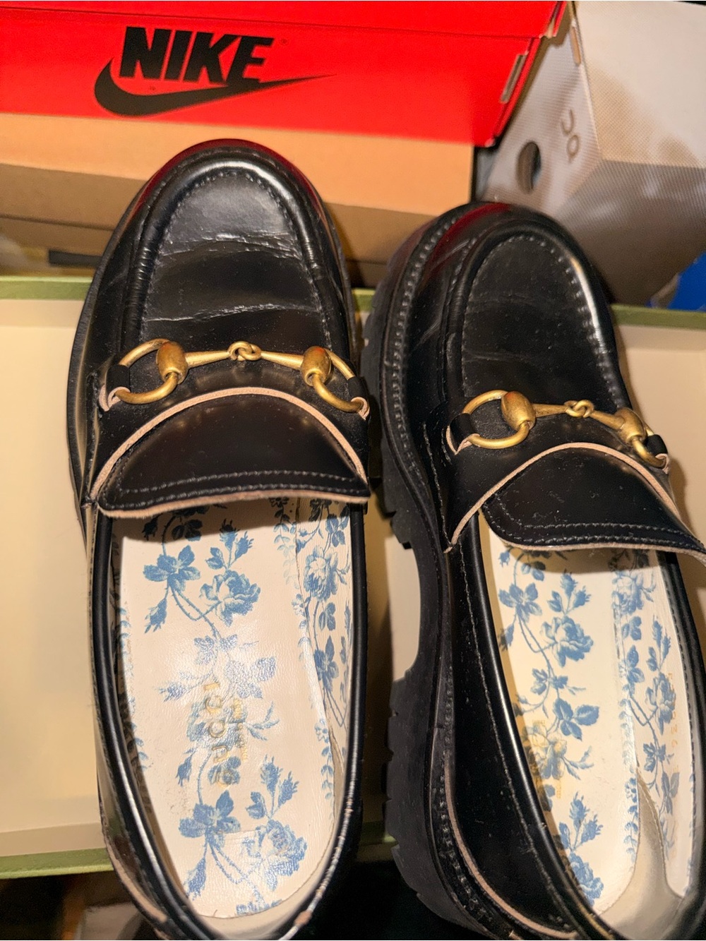 Gucci Black Loafers with Gold Hardware and Bee Embroidery - Picture 7 of 7